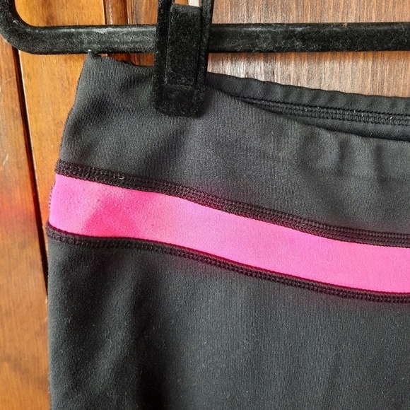 Reebok Play Dry black and pink capri length workout gym leggings - Picture 4 of 8